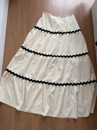 Falda larga volantes blanco y negro T única