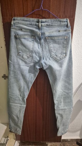 Jeans hombre Zara azul desgastados