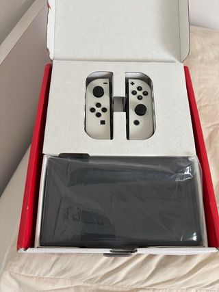 Nintendo Switch OLED + microSD 128GB + protector