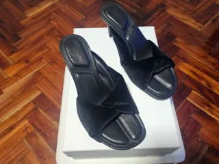Jacquemus Les Mules Bagnu Negras T38 (Nuevas).