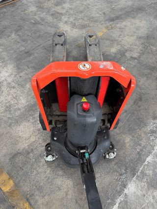 Transpaleta Eléctrica BT LITO Camión Almacén