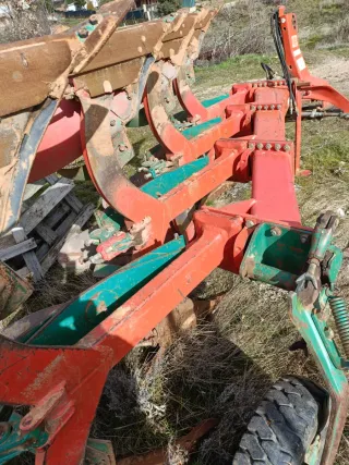 Arado Kverneland 4 cuerpos