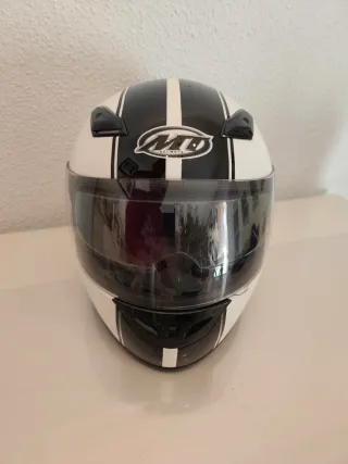Casco Moto MT Helmets Blanco y Negro
