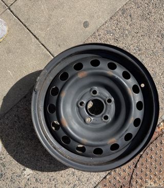 Llantas Toyota Yaris + Tapacubos