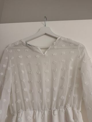 Vestido blanco corto con textura