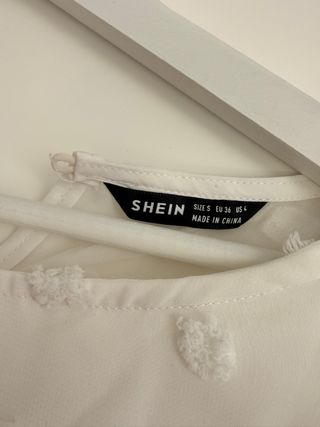 Vestido blanco corto con textura