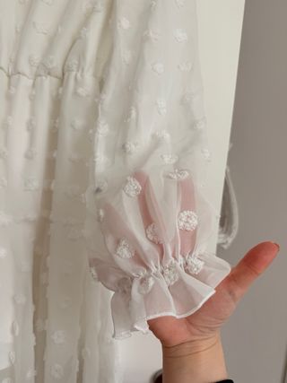 Vestido blanco corto con textura