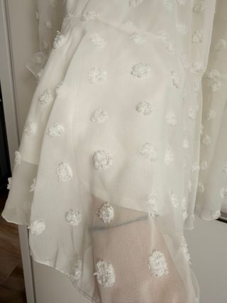 Vestido blanco corto con textura