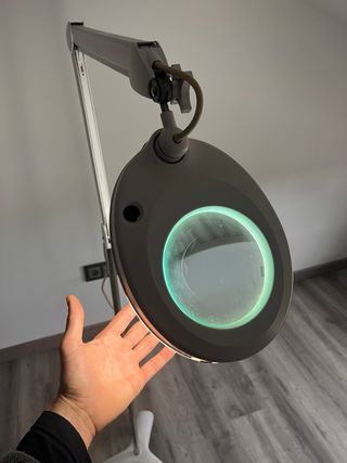 Lámpara Estética con Lupa