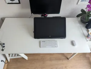 Mesa de escritorio Ikea blanca 1,5 m