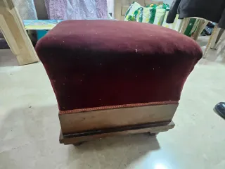 Reposapies de terciopelo y madera Vintage