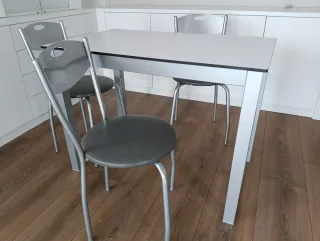 Mesa de cocina y 3 sillas