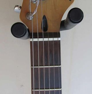 Lote de CUATRO colgadores pared guitarra, etc