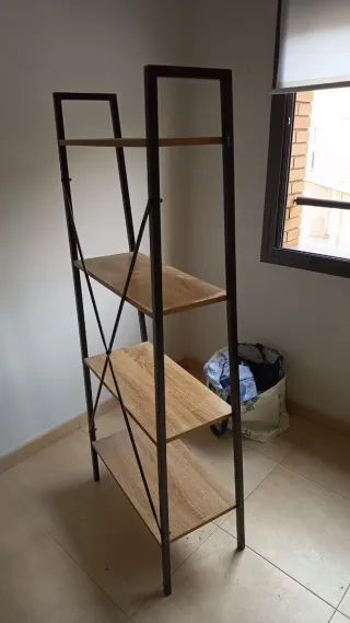 Estantería Industrial Negra y Madera