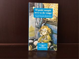 EL PETIT VAMPIR SE'N VA DE VIATGE (Catalan Edit...