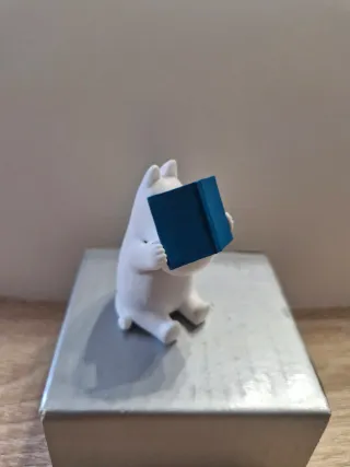 Moomin leyendo