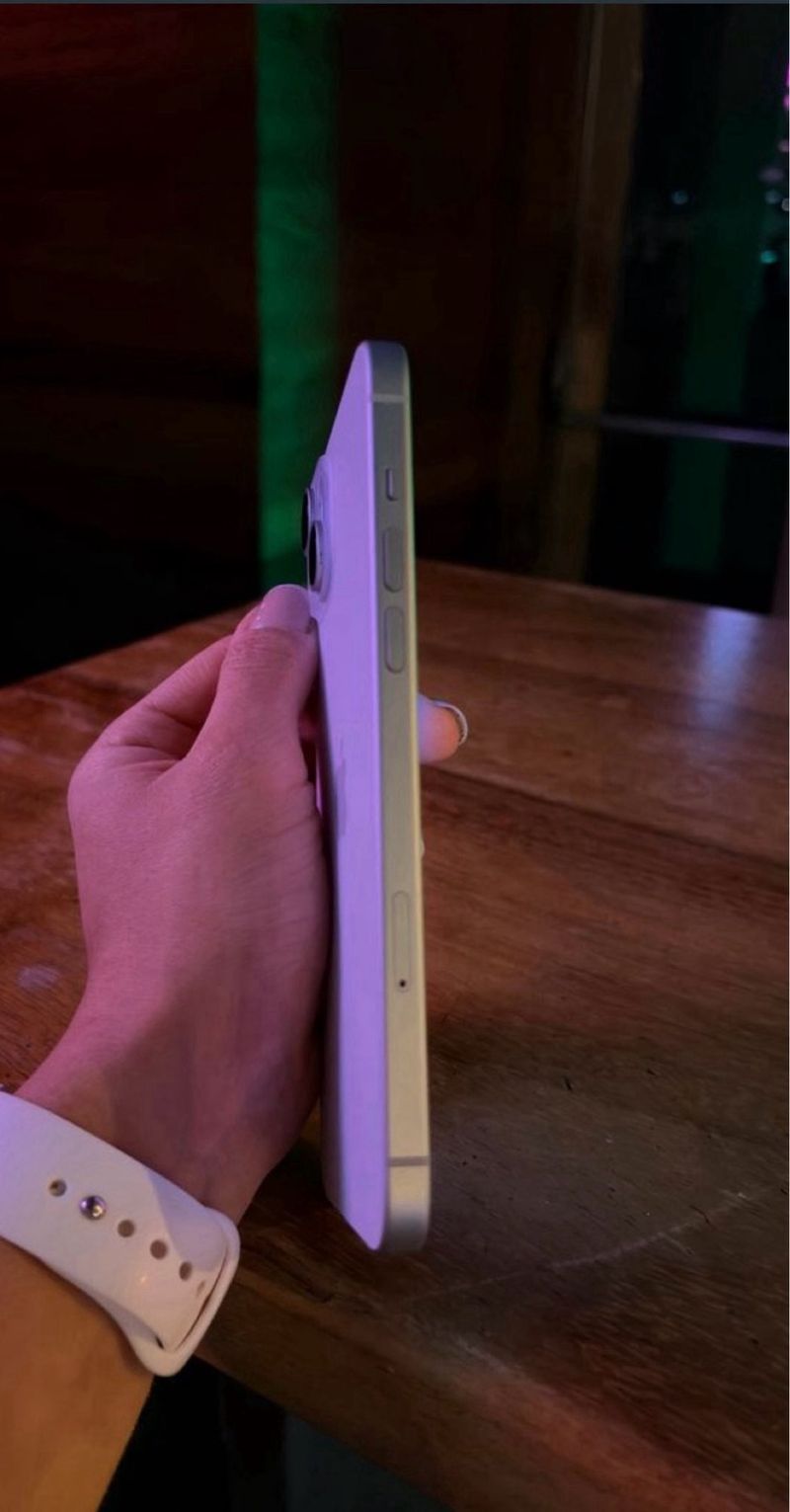 iPhone 15 Azul Claro afbeelding 4