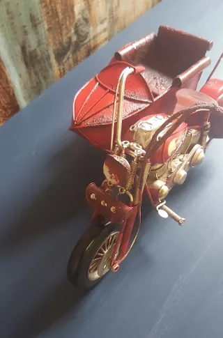 Moto Decorativa Roja con Sidecar