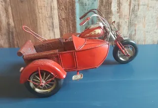 Moto Decorativa Roja con Sidecar