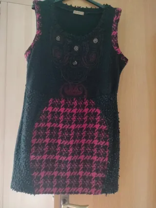 Vestido EXQUISISS negro y rosa