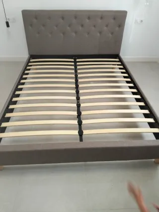 Cabecero y base de cama marron