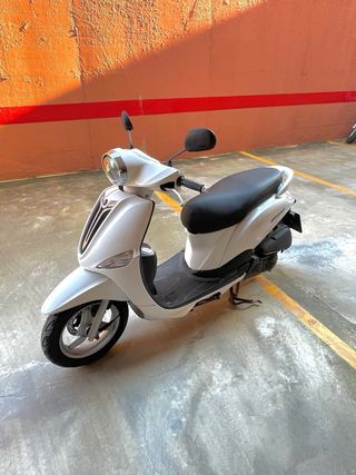Yamaha Delight 115 CC Scooter Blanca