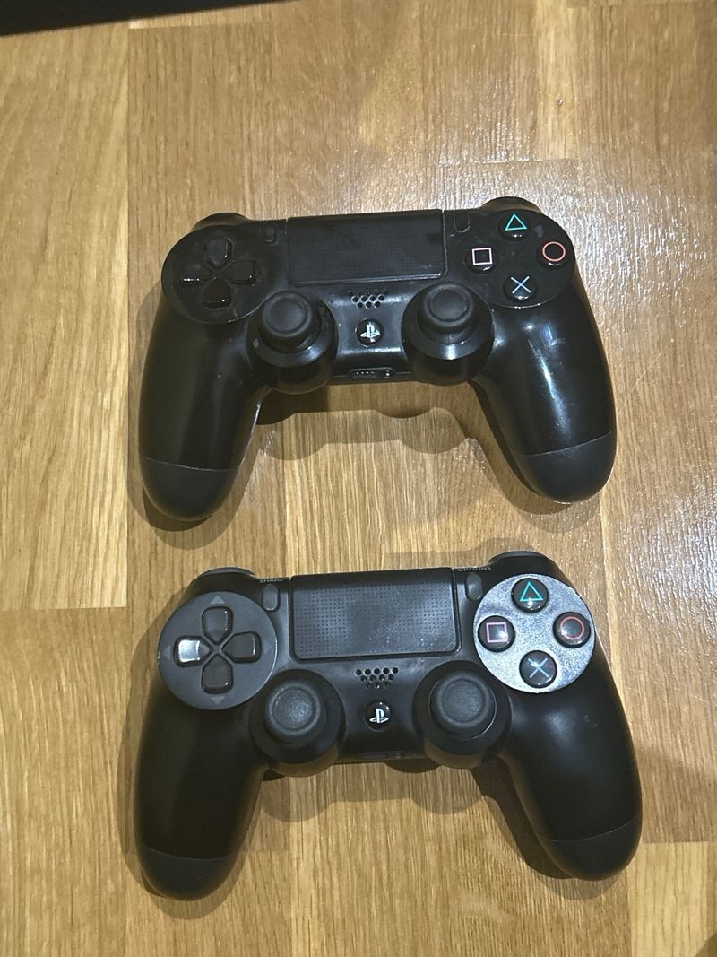 PS4 (PlayStation 4) + 2 Mandos + FIFA 19 afbeelding 5