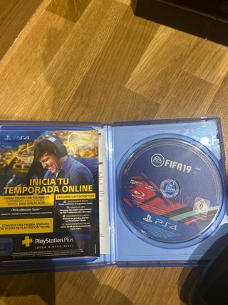 PS4 (PlayStation 4) + 2 Mandos + FIFA 19