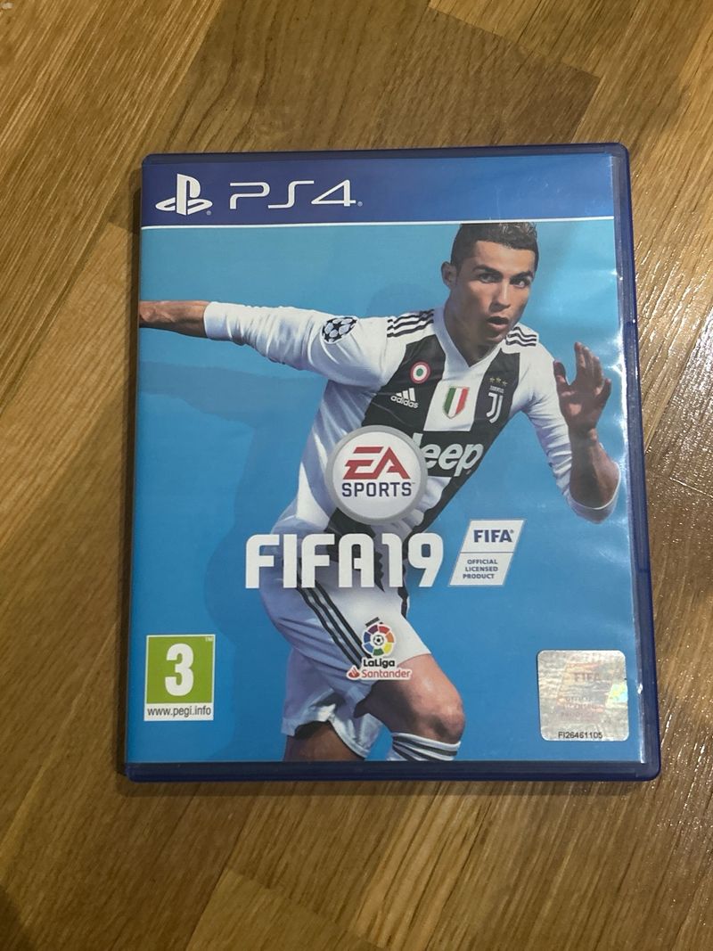 PS4 (PlayStation 4) + 2 Mandos + FIFA 19 afbeelding 6