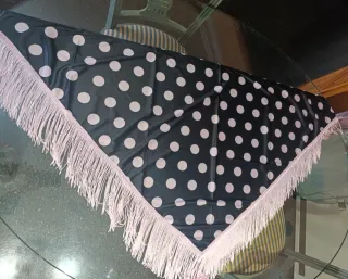 Mantón Flamenco Negro con Lunares y Flecos rosas