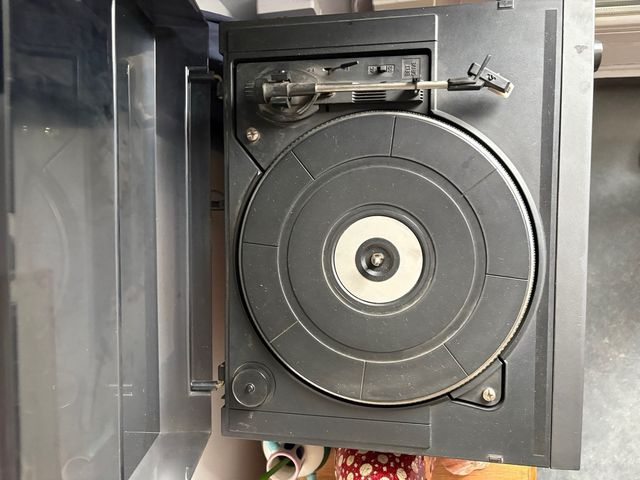 Minicadena tocadiscos Philips. altavoces de regalo