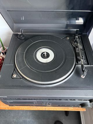 Minicadena tocadiscos Philips. altavoces de regalo