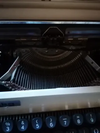 Máquina de escribir Erika Vintage con maleta
