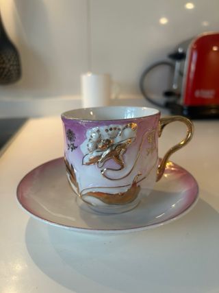 Tre splendide tazze da caffè antiche con piatti