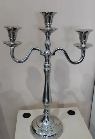 Elegante candelabro plateado de 3 brazos