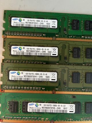 4x Samsung DDR3 1GB PC3-10600 RAM