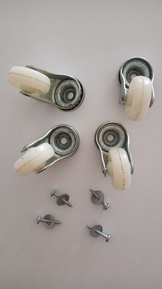 Ruedas giratorias para muebles (4uds) + tornillos