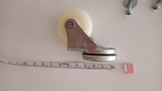 Ruedas giratorias para muebles (4uds) + tornillos
