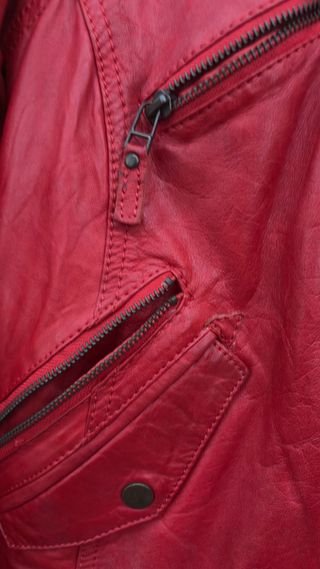 Cazadora Piel Roja Pull & Bear Talla L