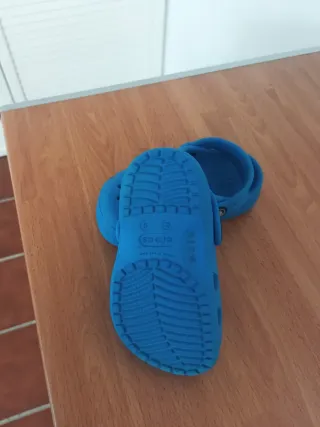 Crocs Niño Talla C6 Azul
