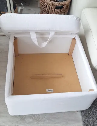 Puff Almacenaje Ikea Blanco con ruedas.  60×60