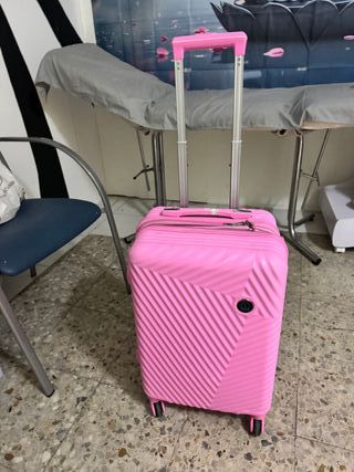 Maleta rosa con ruedas