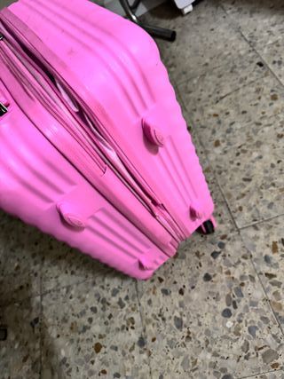 Maleta rosa con ruedas