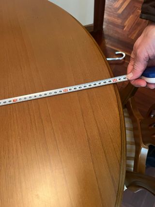 Mesa redonda extensible y 4 sillas tapizadas