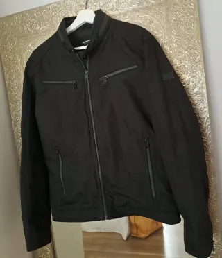 Cazadora entretiempo hombre negra