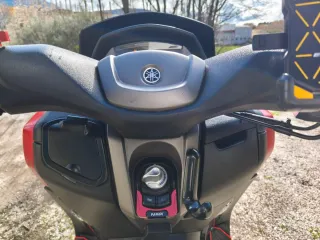 Yamaha NMAX 125 2022 Roja y Negra