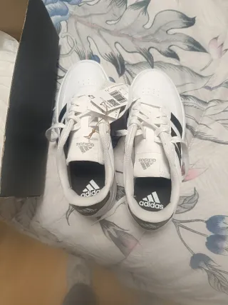 Zapatillas Adidas Blancas y Negras