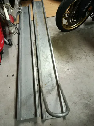 Rampa y carril para remolque de motos