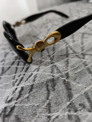 Gafas de sol Burberry negras y doradas