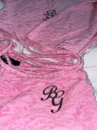Conjunto Bershka Rosa Bad Gyal Y2K